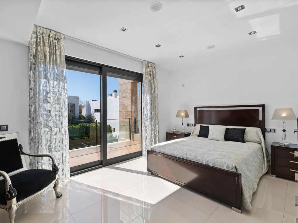 Beautiful villa with swimming pool close to the beach-6