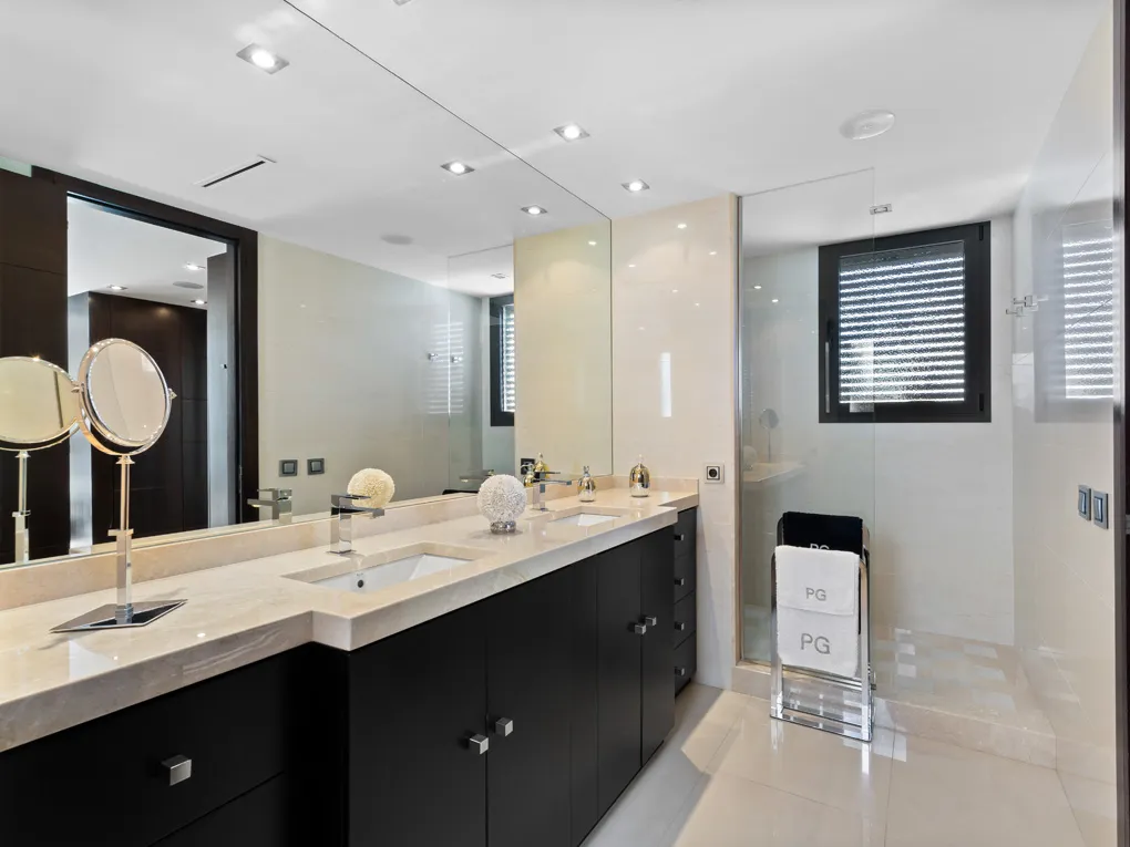 Beautiful villa with swimming pool close to the beach-8