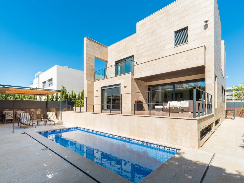 Mooie villa met zwembad vlakbij het strand-15