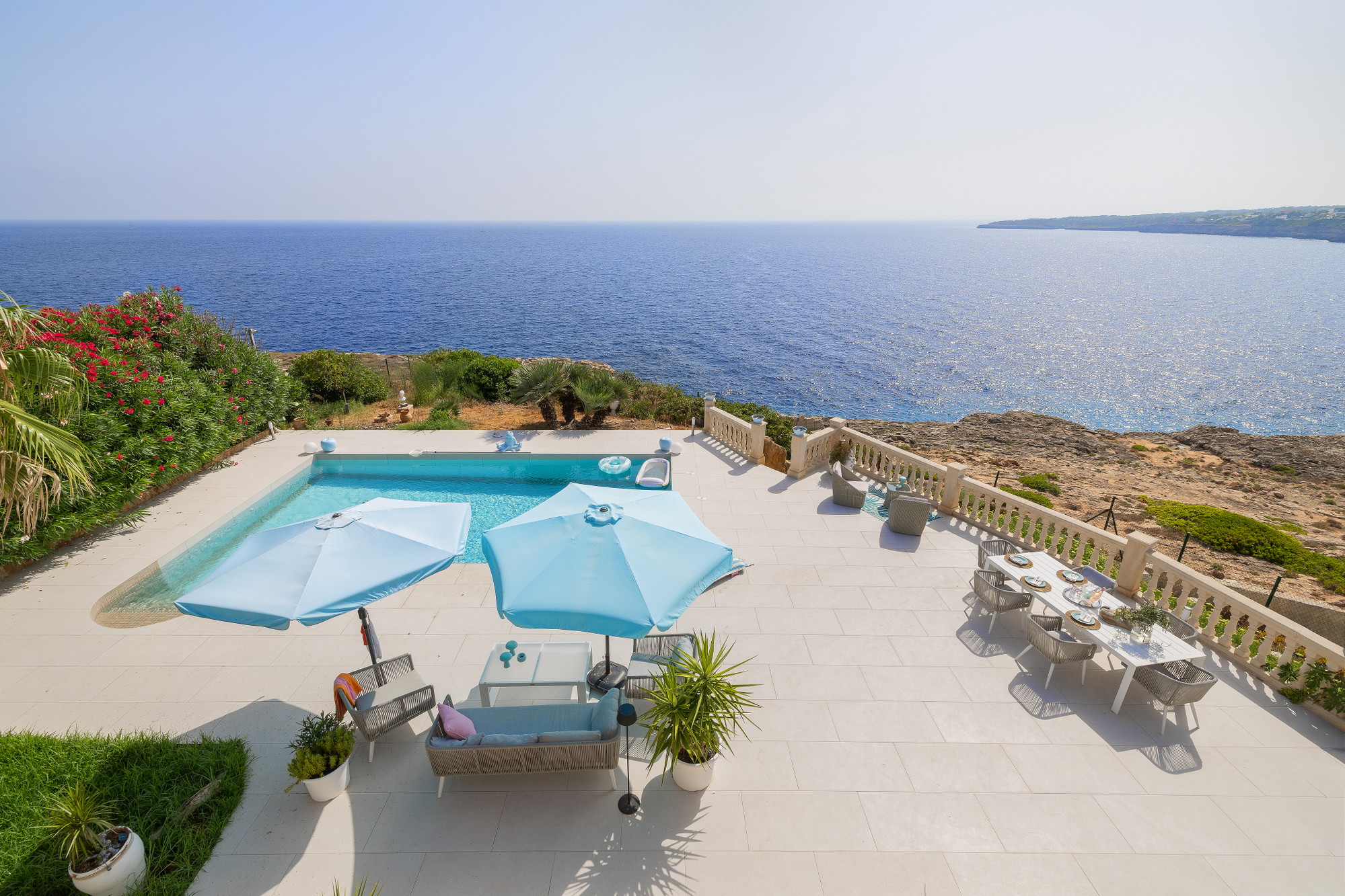 Villa in riva al Mediterraneo a Cala Pi
