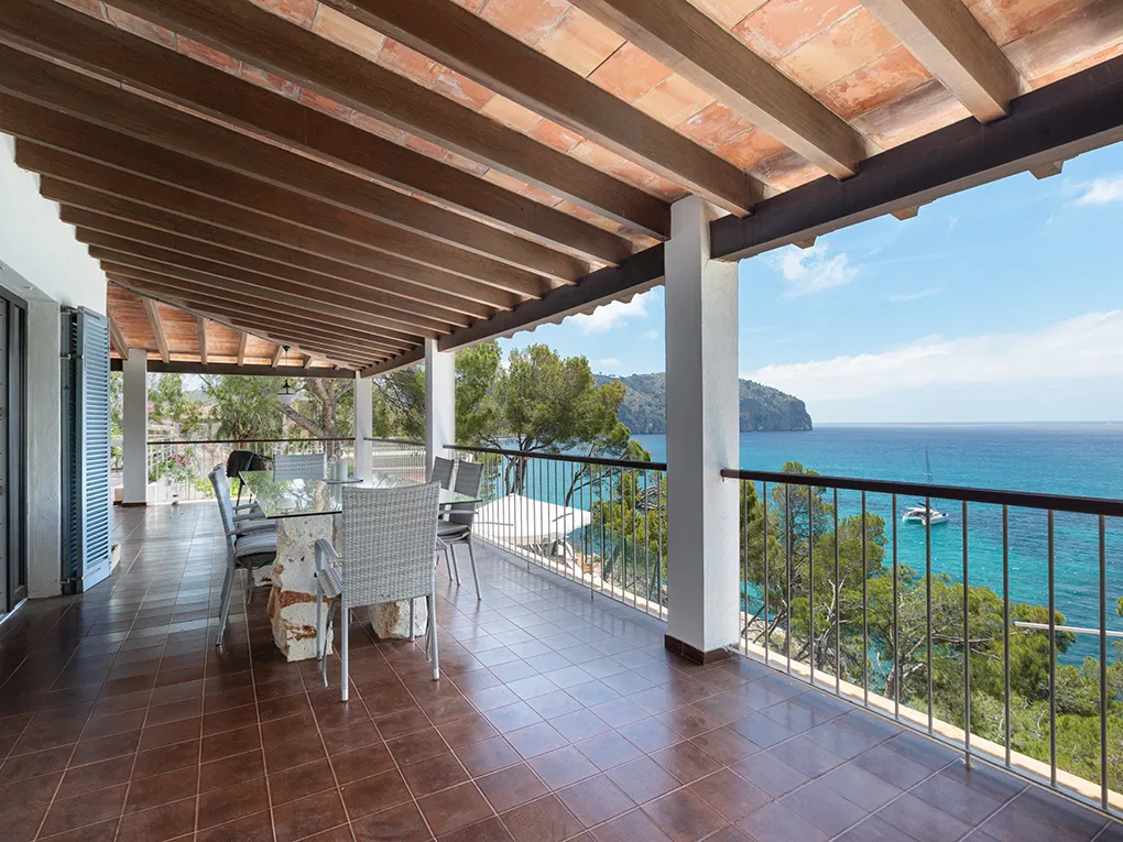 Casa su un terreno unico in prima linea con accesso al mare-3