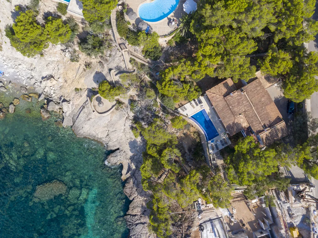 Casa su un terreno unico in prima linea con accesso al mare-7