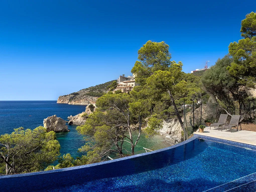 Casa su un terreno unico in prima linea con accesso al mare-2