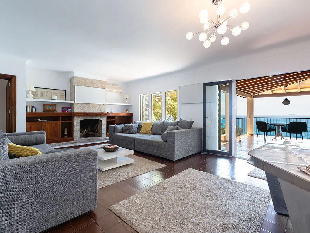 Casa su un terreno unico in prima linea con accesso al mare-4