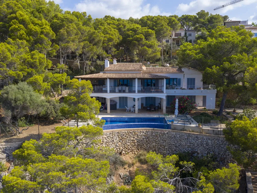Casa su un terreno unico in prima linea con accesso al mare-6