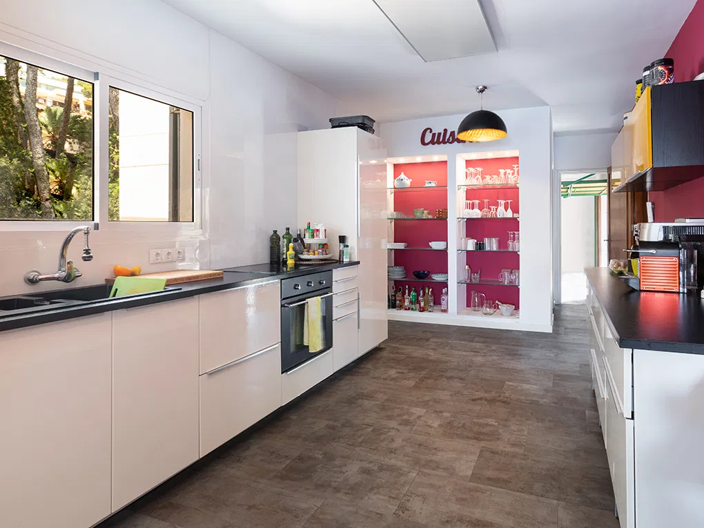 Casa su un terreno unico in prima linea con accesso al mare-5