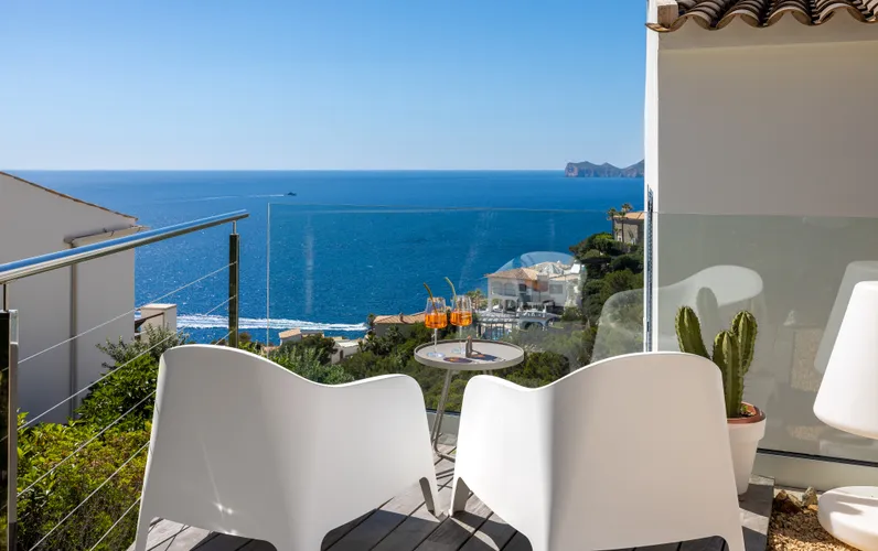 Modern apartment with private garden and sea views