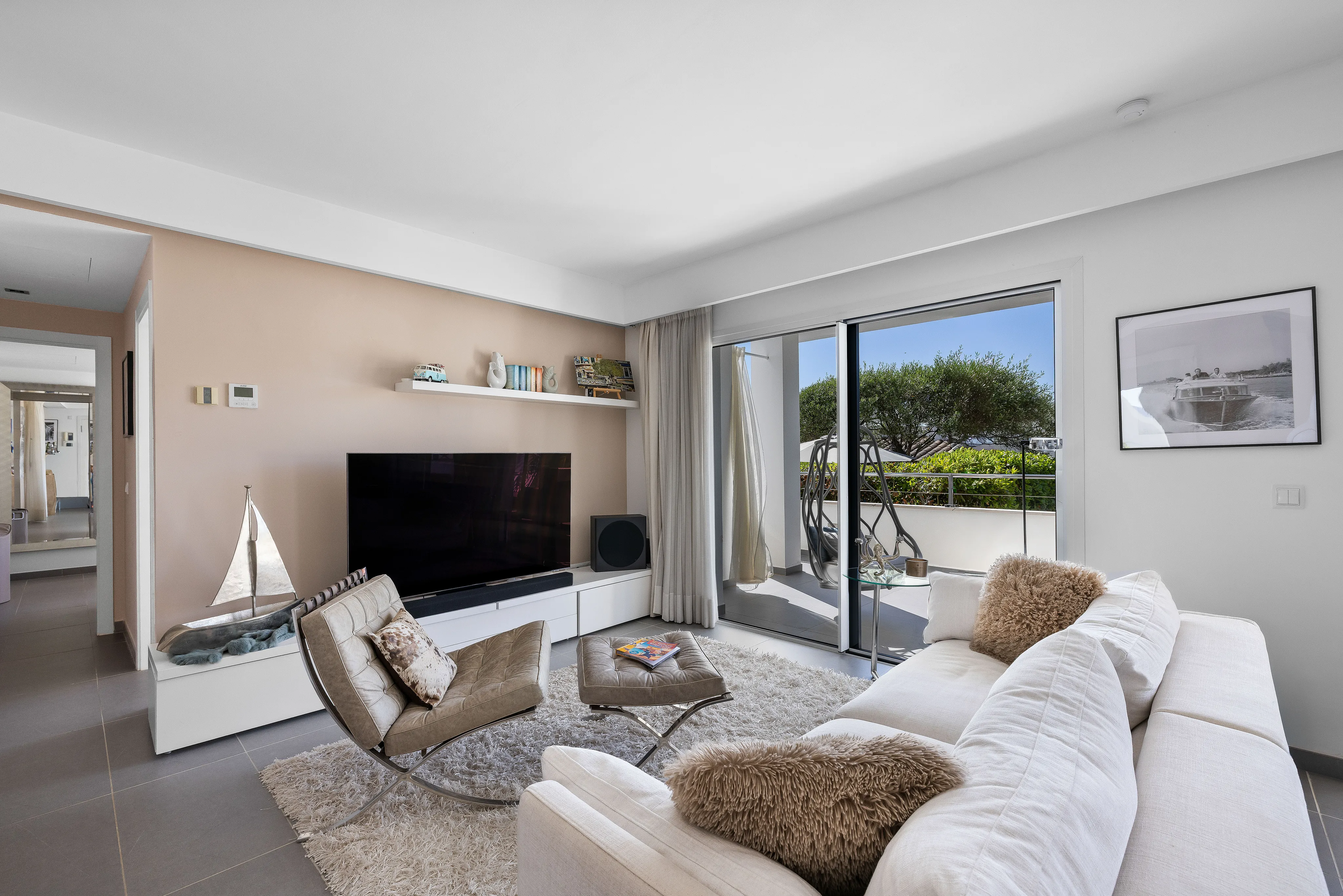 Moderne lejlighed med have- og havudsigt-4