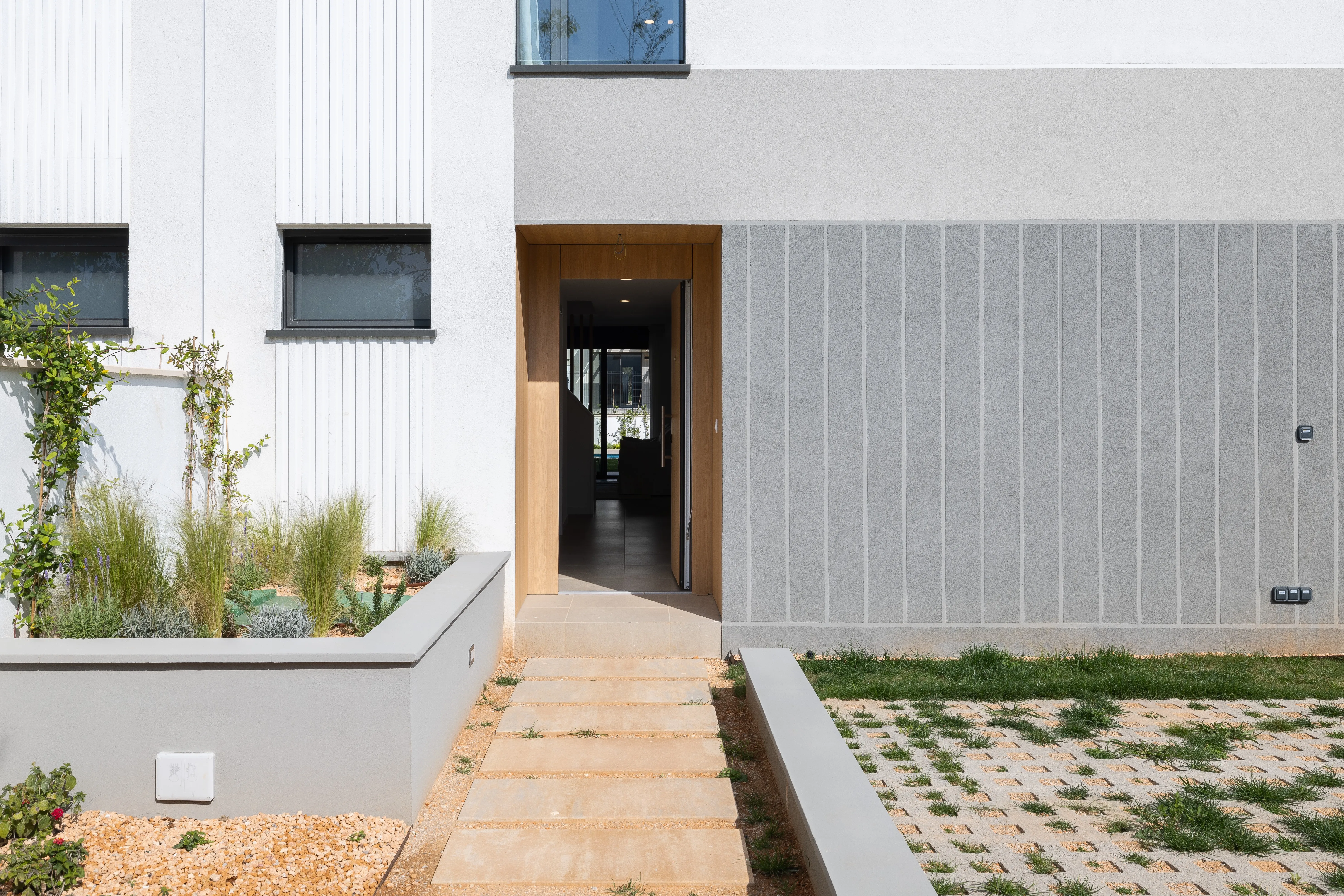 Nowo wybudowany dom w zabudowie bliźniaczej z basenem w Puig de Ros-3