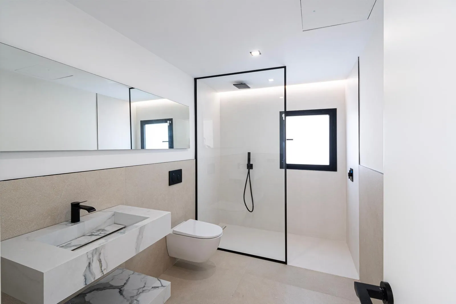 Modern designvilla vid havet-13