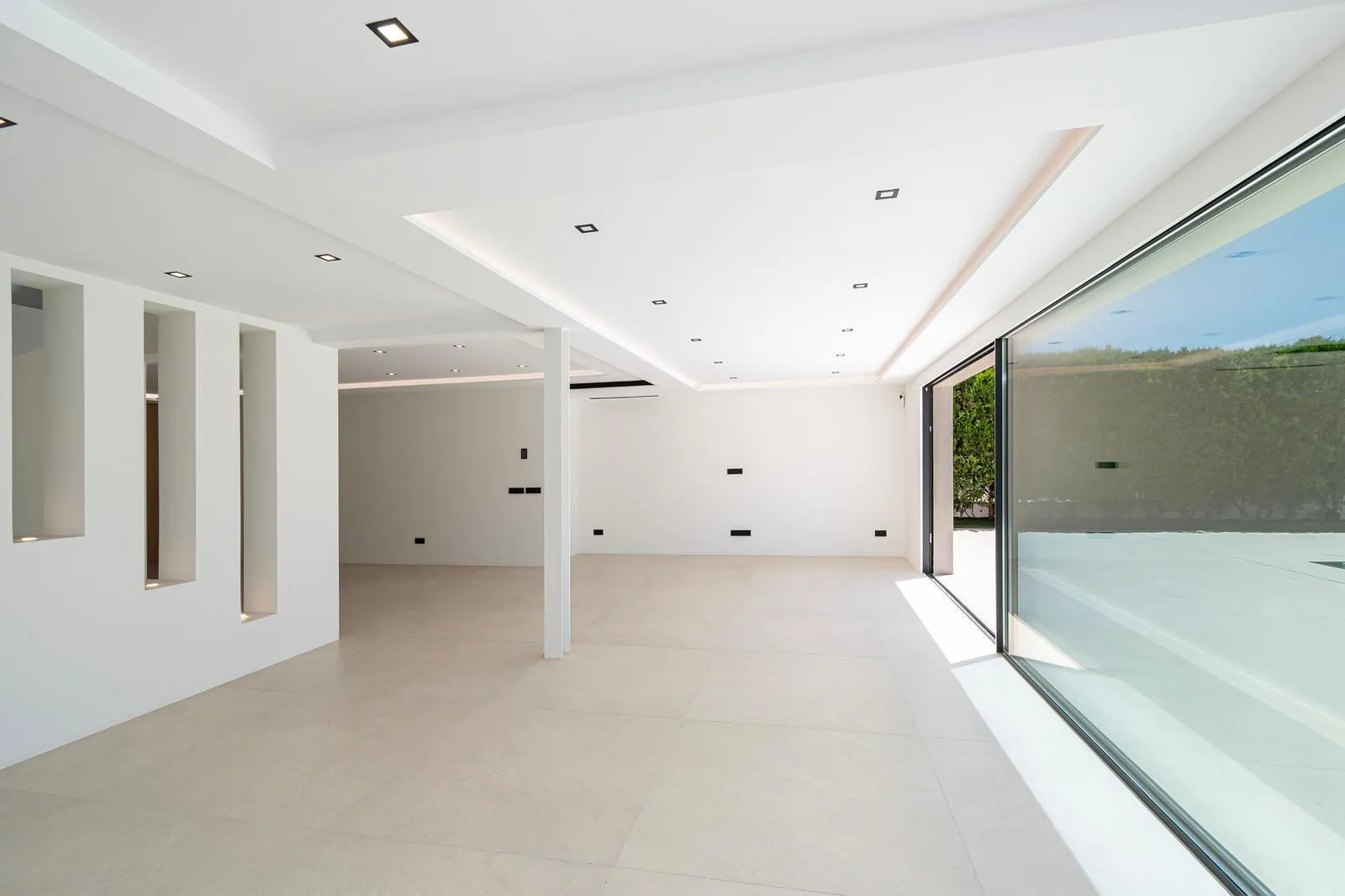 Modern designvilla vid havet-8