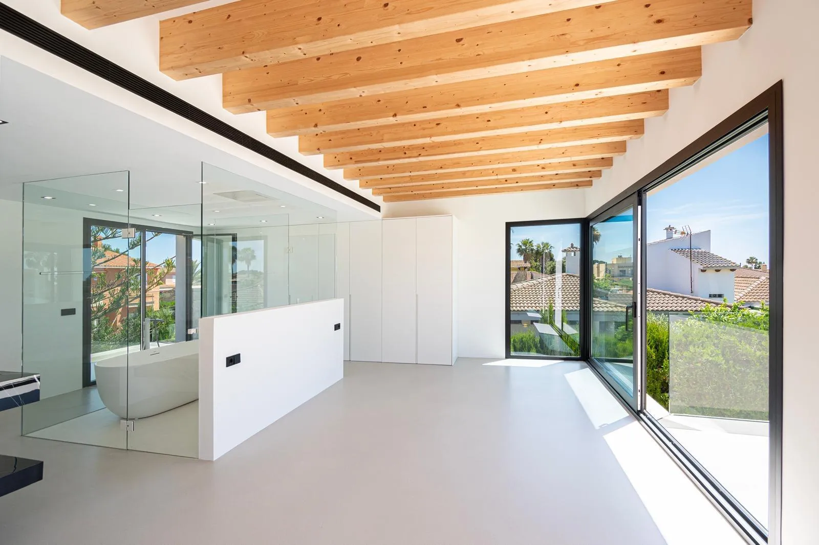 Modern designvilla vid havet-15