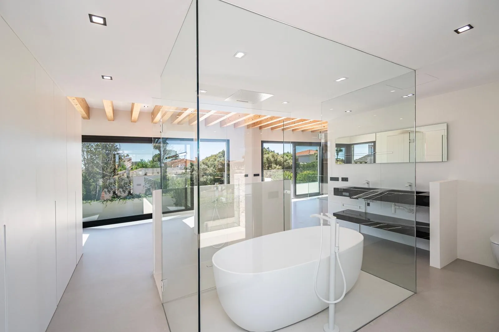 Modern designvilla vid havet-16