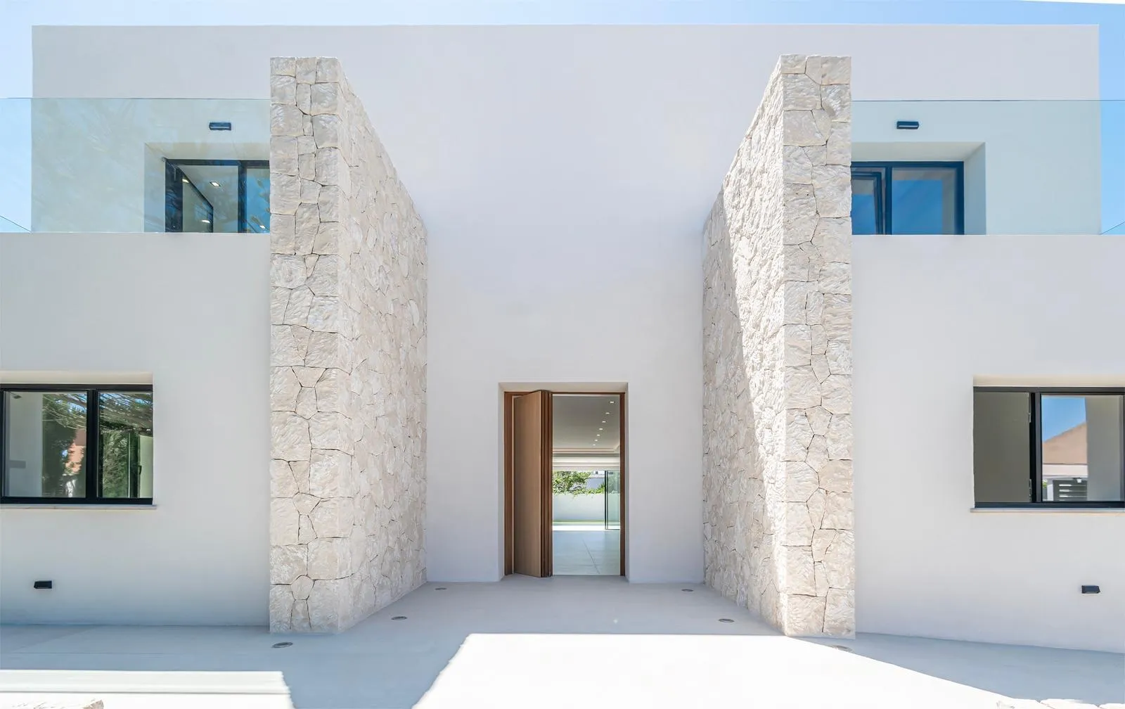 Modern designvilla vid havet-4