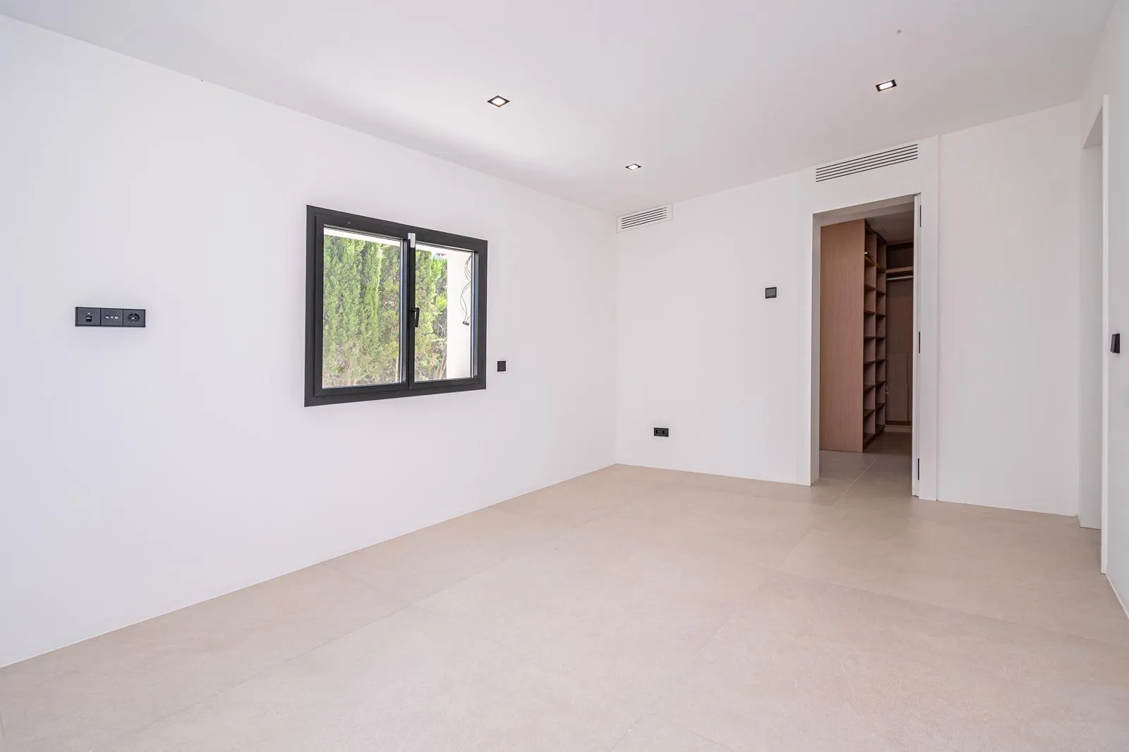 Modern designvilla vid havet-12