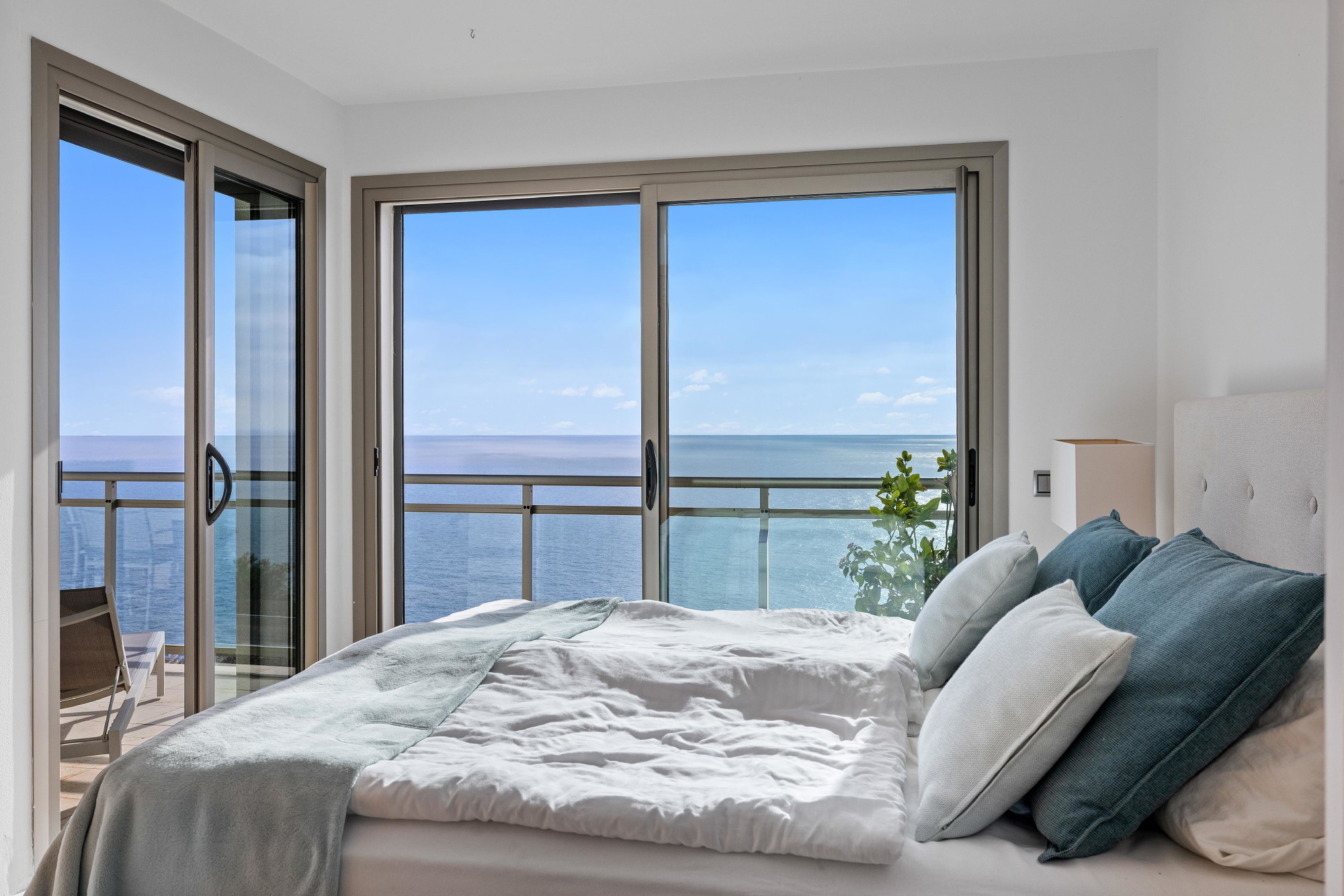 Pis en una urbanització residencial exclusiva amb vistes al mar-5