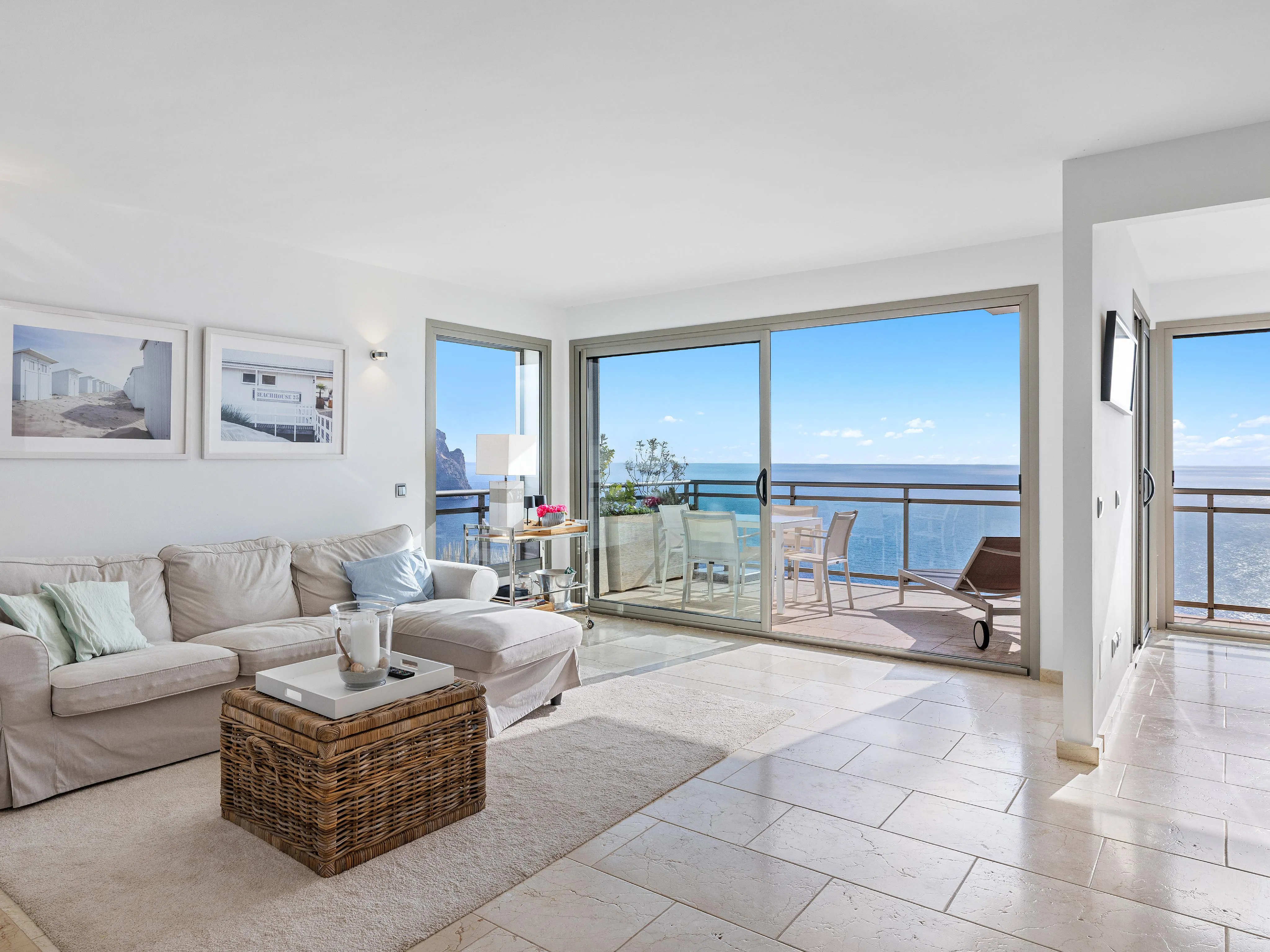 Apartament en exclusiva urbanització amb vista al mar-1