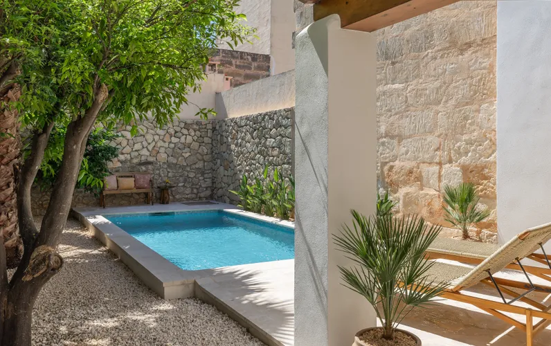 Elegante casa de pueblo con piscina privada en el corazón de Petra