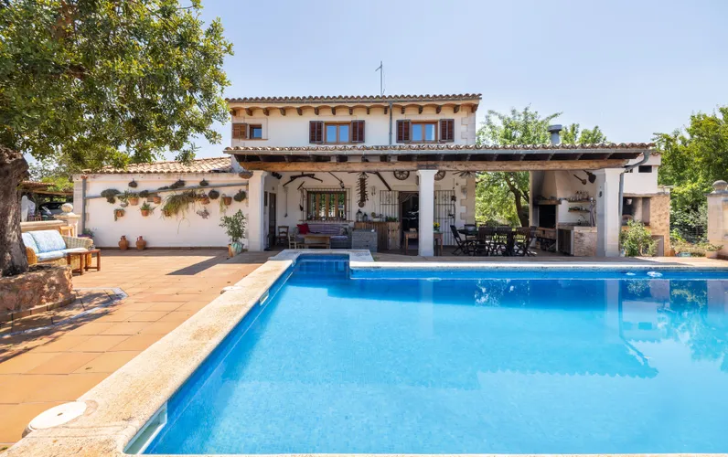 Rustic finca with great potential in the best location of Santa Maria