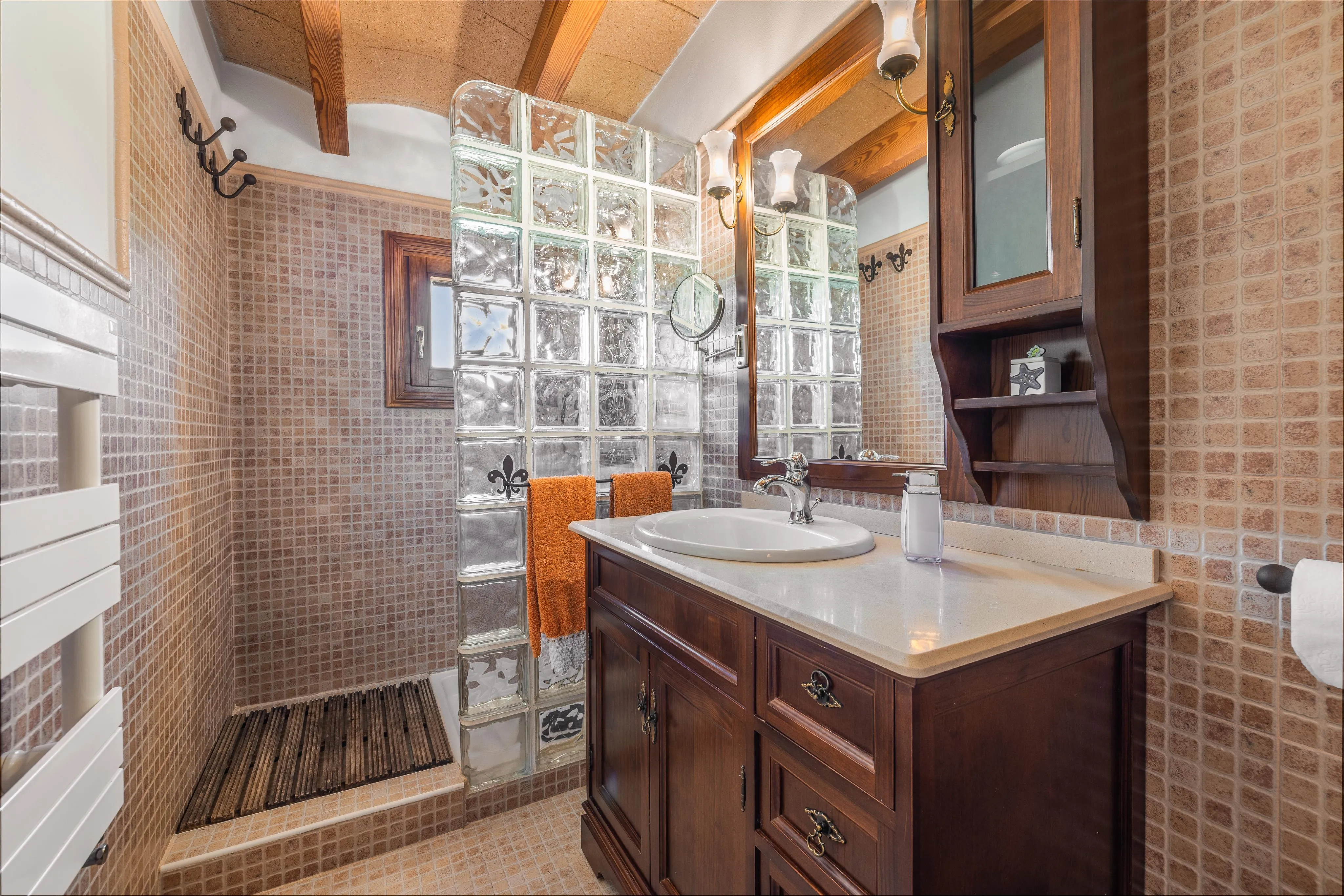 Rustik fastighet att renovera med stor potential i Santa Maria-12