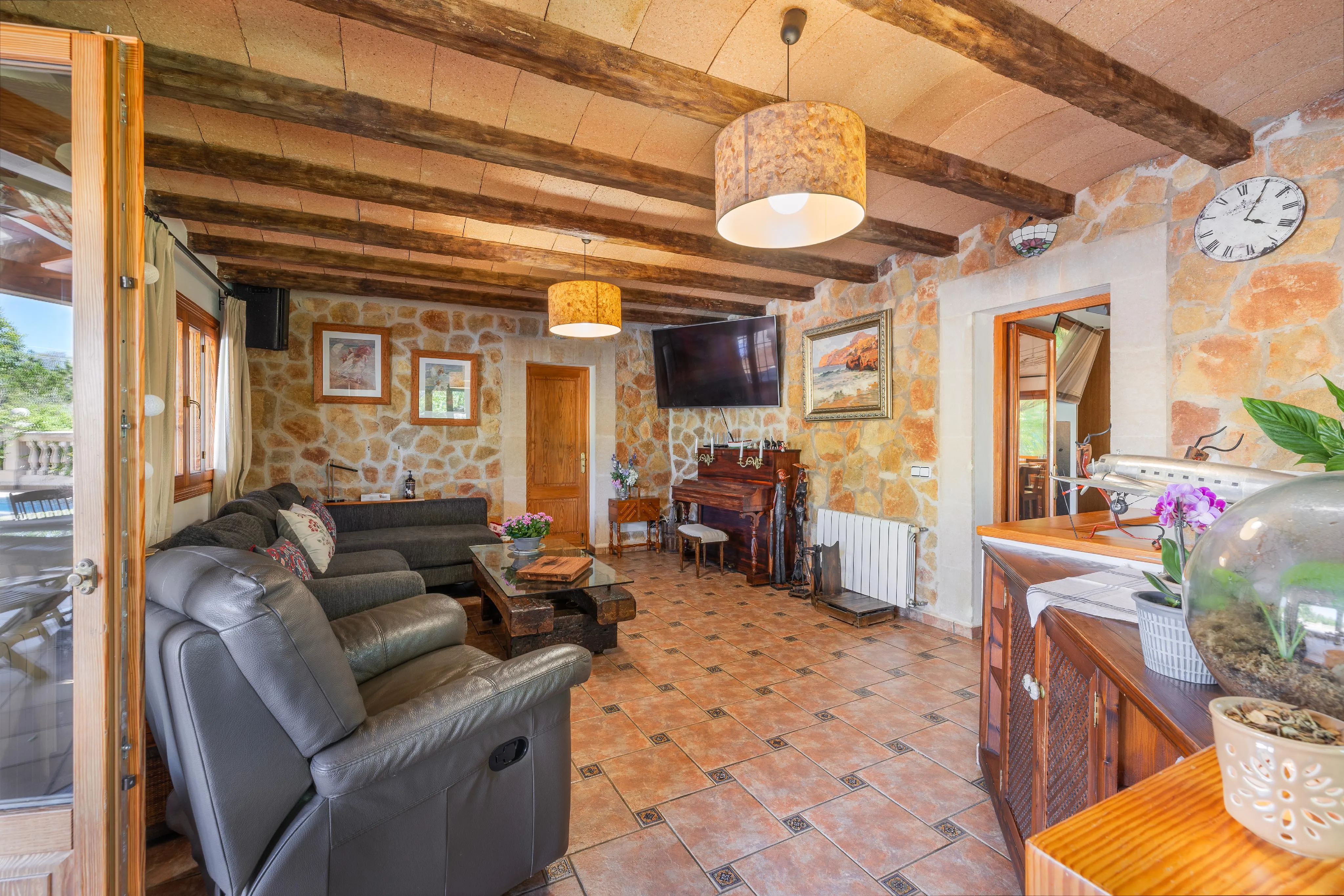 Rustik fastighet att renovera med stor potential i Santa Maria-4