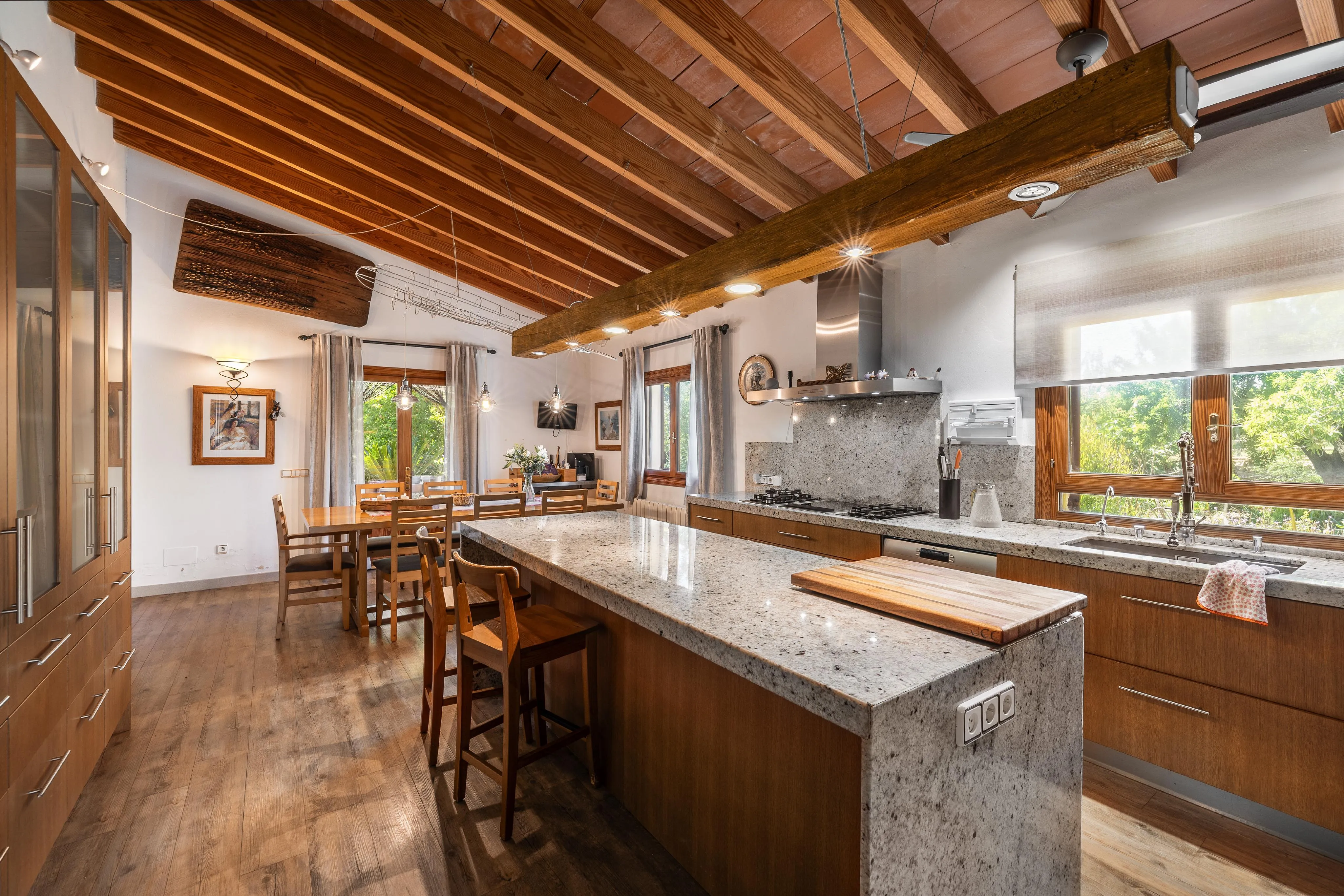 Rustik fastighet att renovera med stor potential i Santa Maria-5