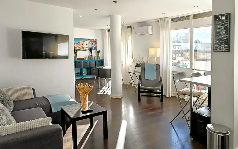 Lightflooded renovated apartment with lift