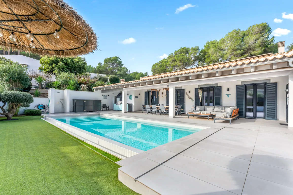 Modern vrijstaand huis met verwarmd zwembad op een rustige locatie in Font de Sa Cala-1