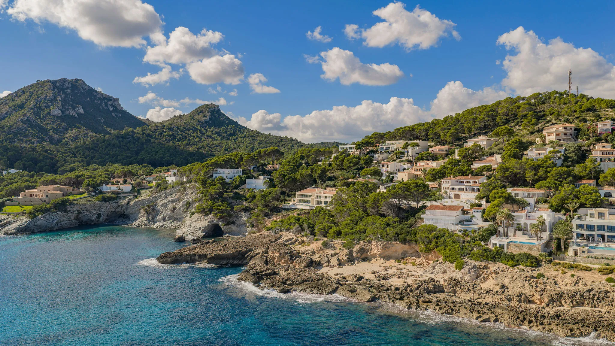 Modern vrijstaand huis met verwarmd zwembad op een rustige locatie in Font de Sa Cala-3