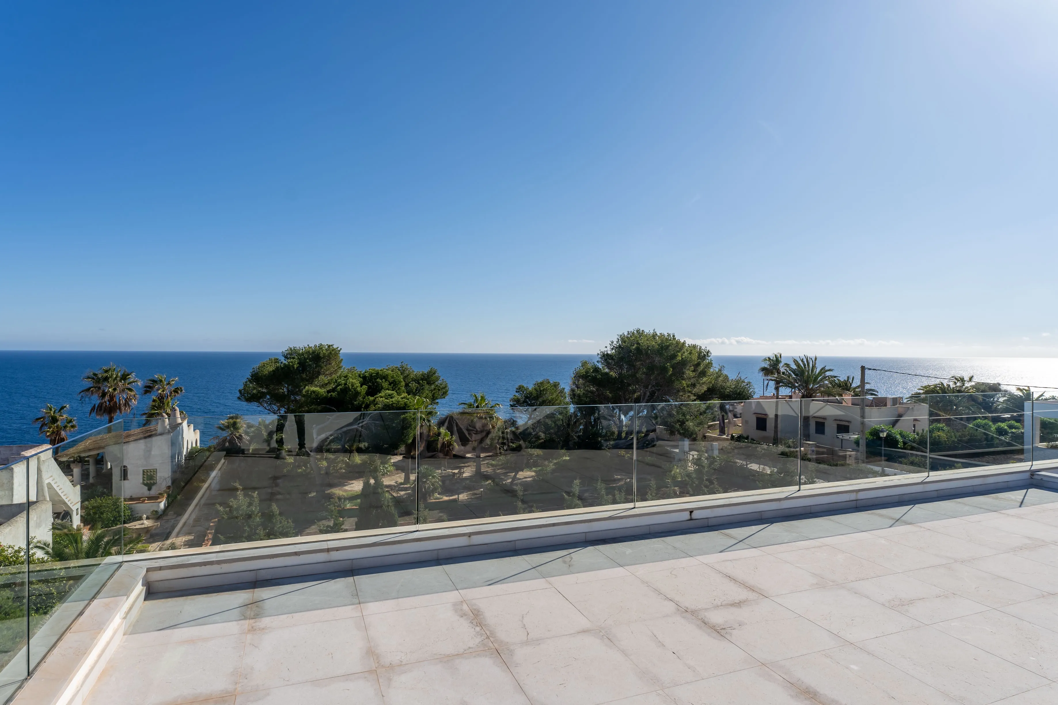 Eksklusiv villa med betagende havudsigt i Cala Llombards-18