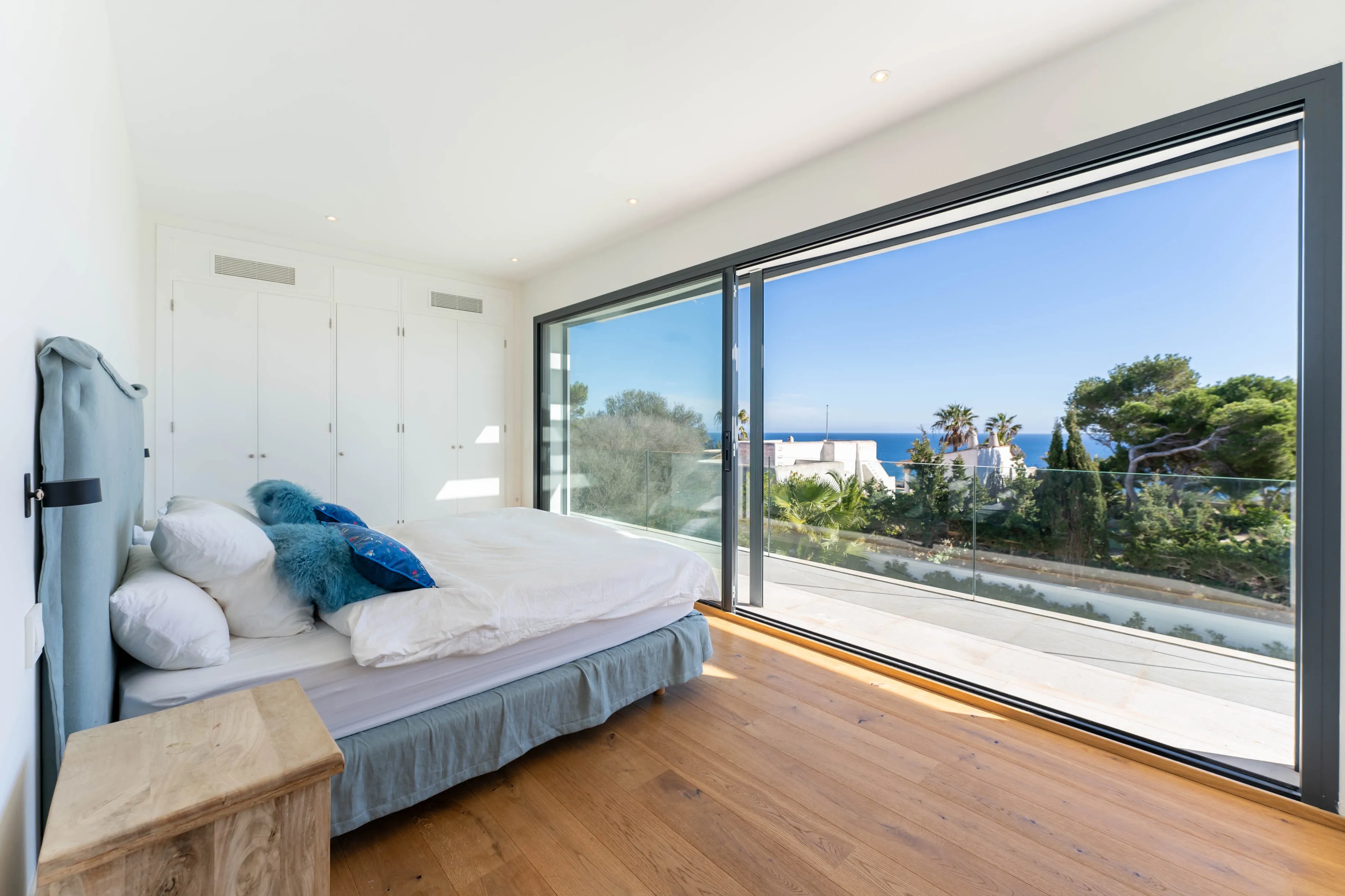 Eksklusiv villa med betagende havudsigt i Cala Llombards-15