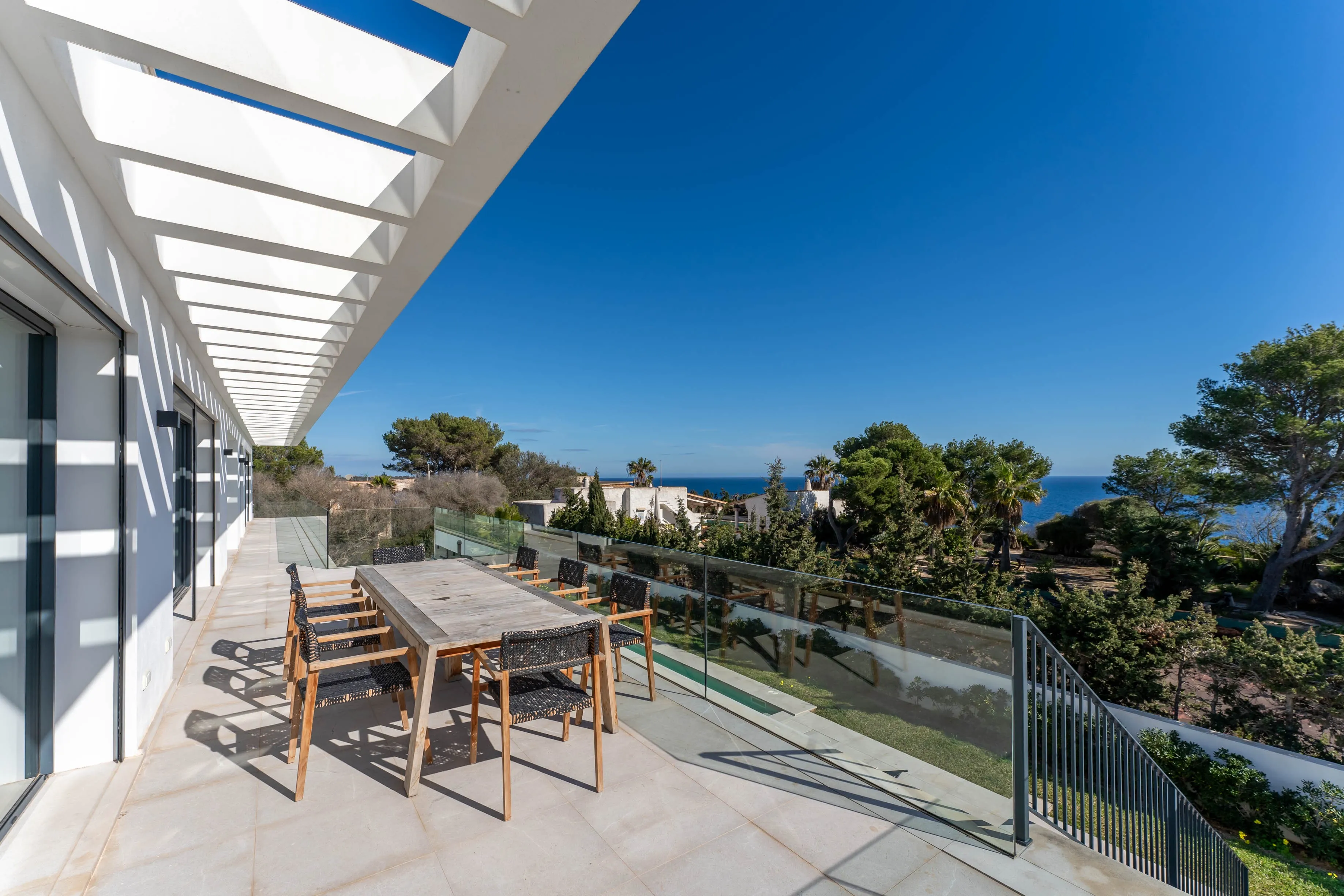 Eksklusiv villa med betagende havudsigt i Cala Llombards-17