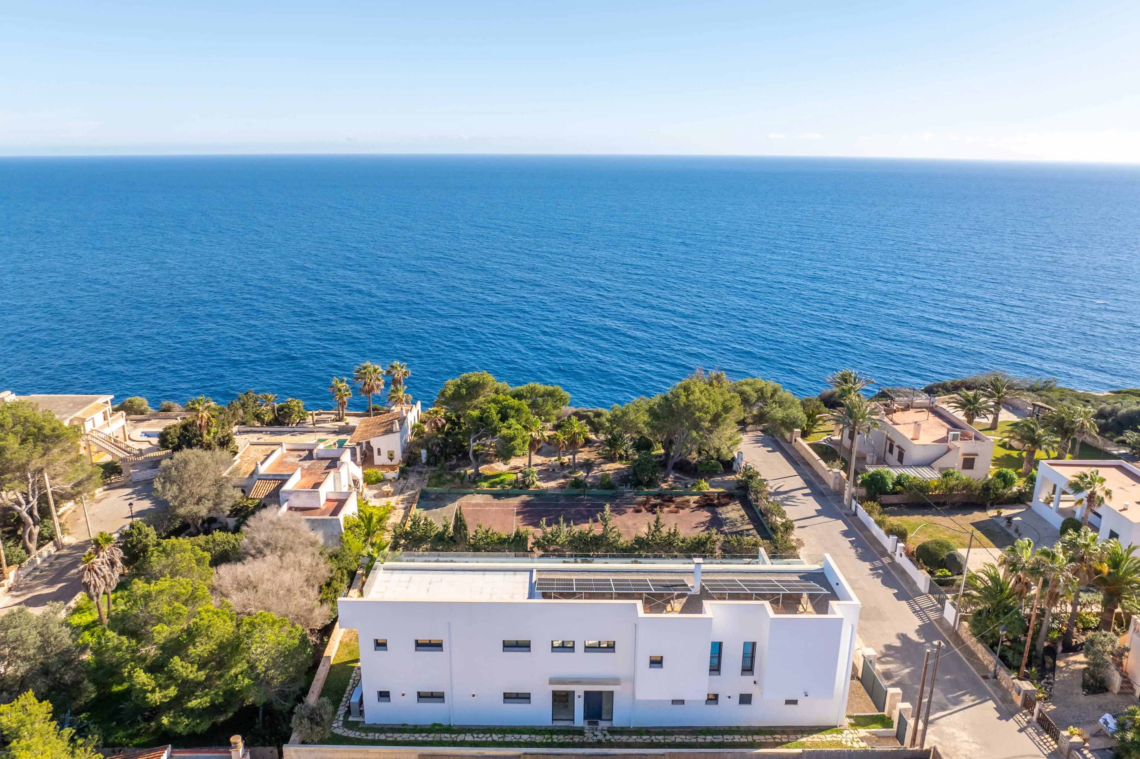 Eksklusiv villa med betagende havudsigt i Cala Llombards-3
