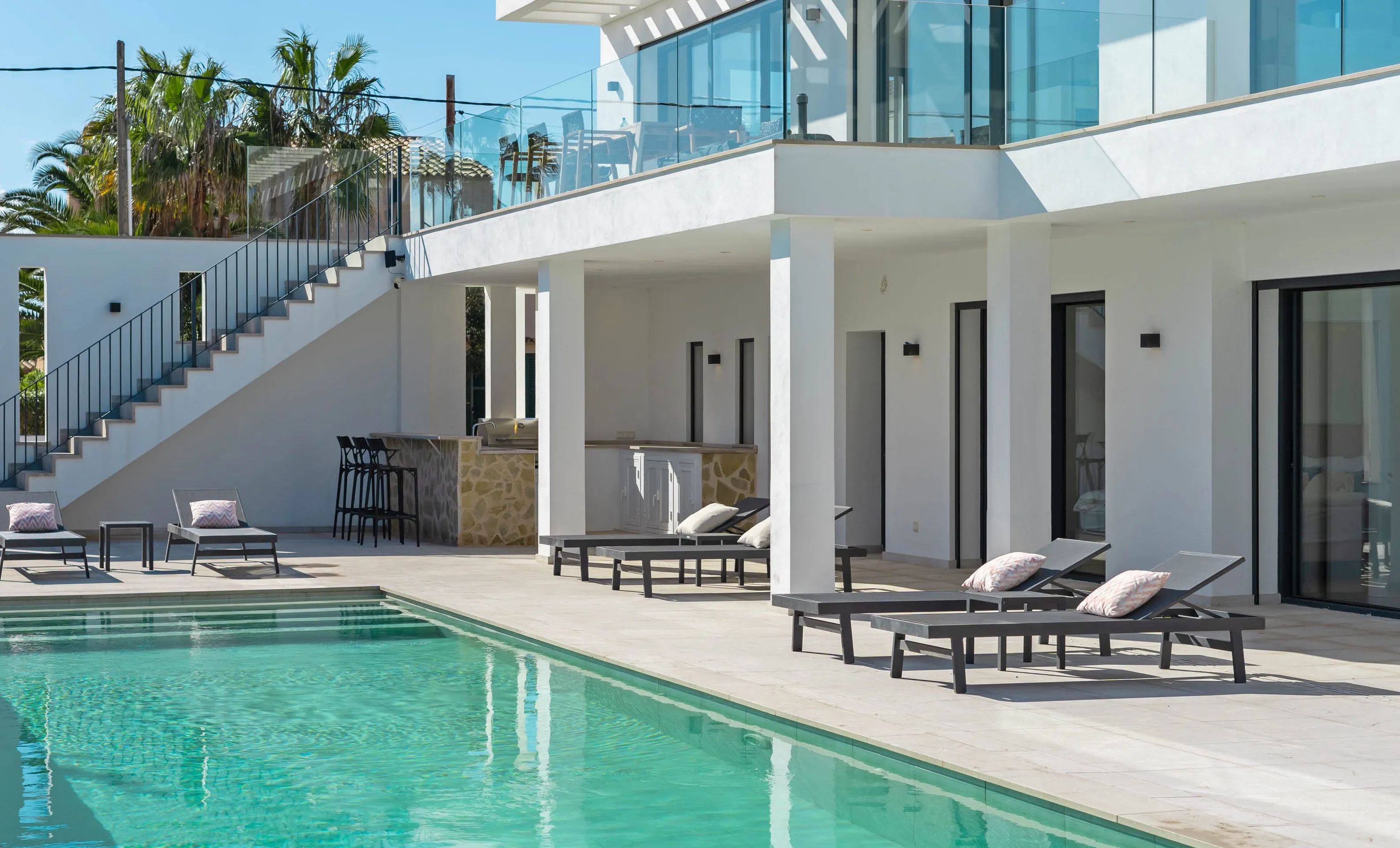 Eksklusiv villa med betagende havudsigt i Cala Llombards-19