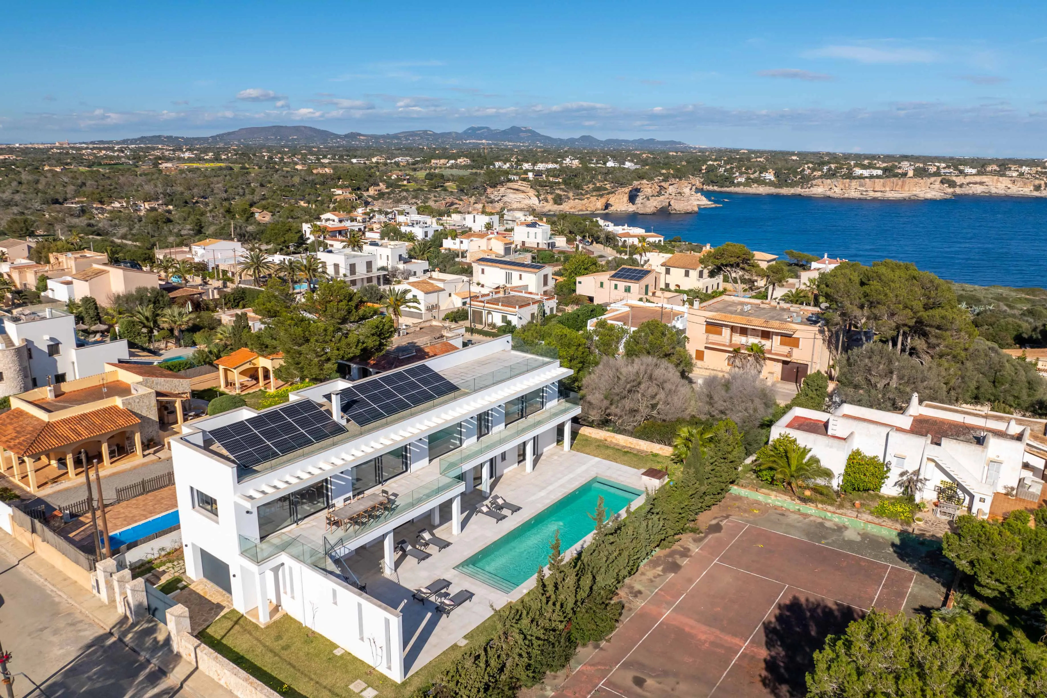 Эксклюзивная вилла с захватывающим видом на море в Кала Лломбардс-4