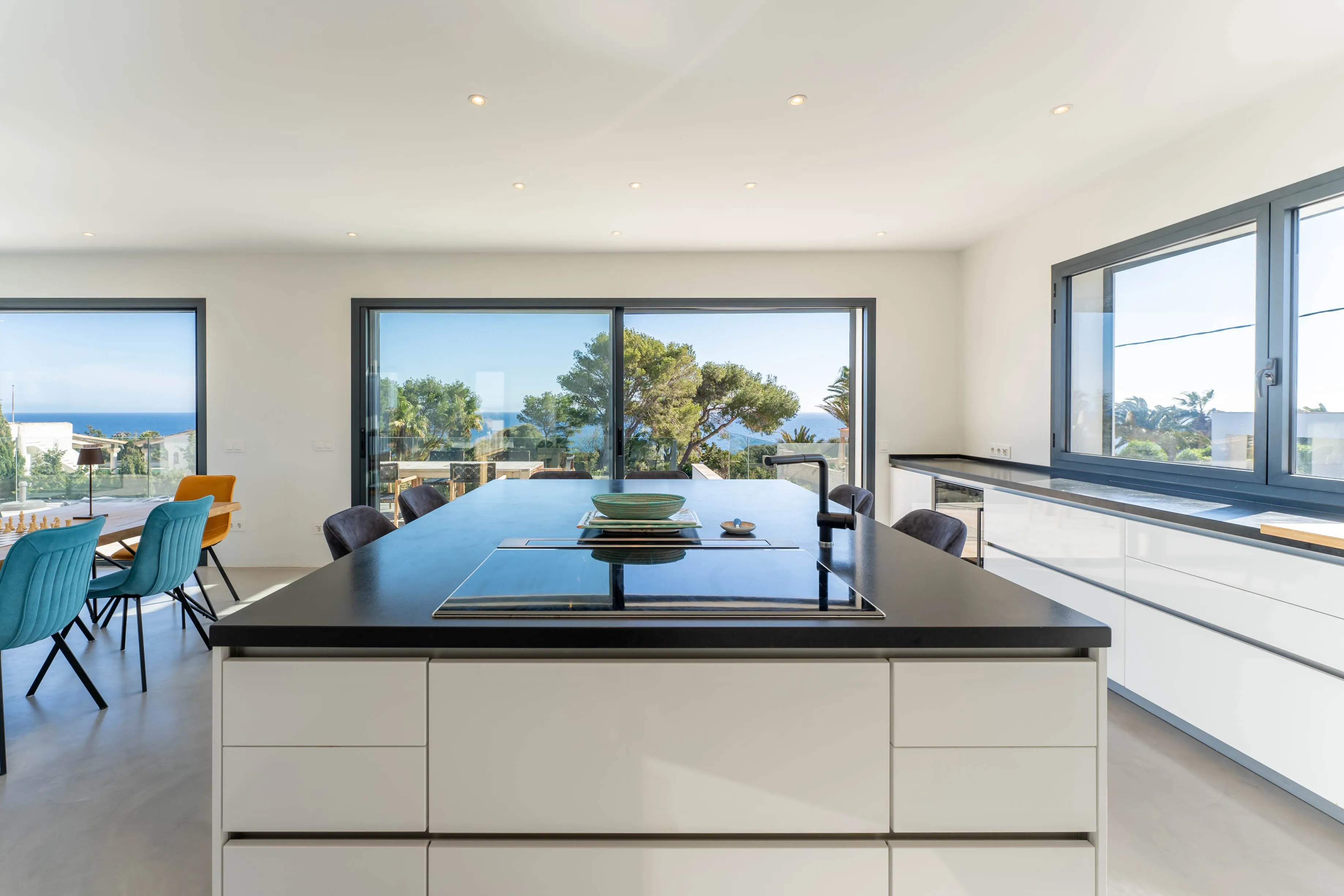 Eksklusiv villa med betagende havudsigt i Cala Llombards-14