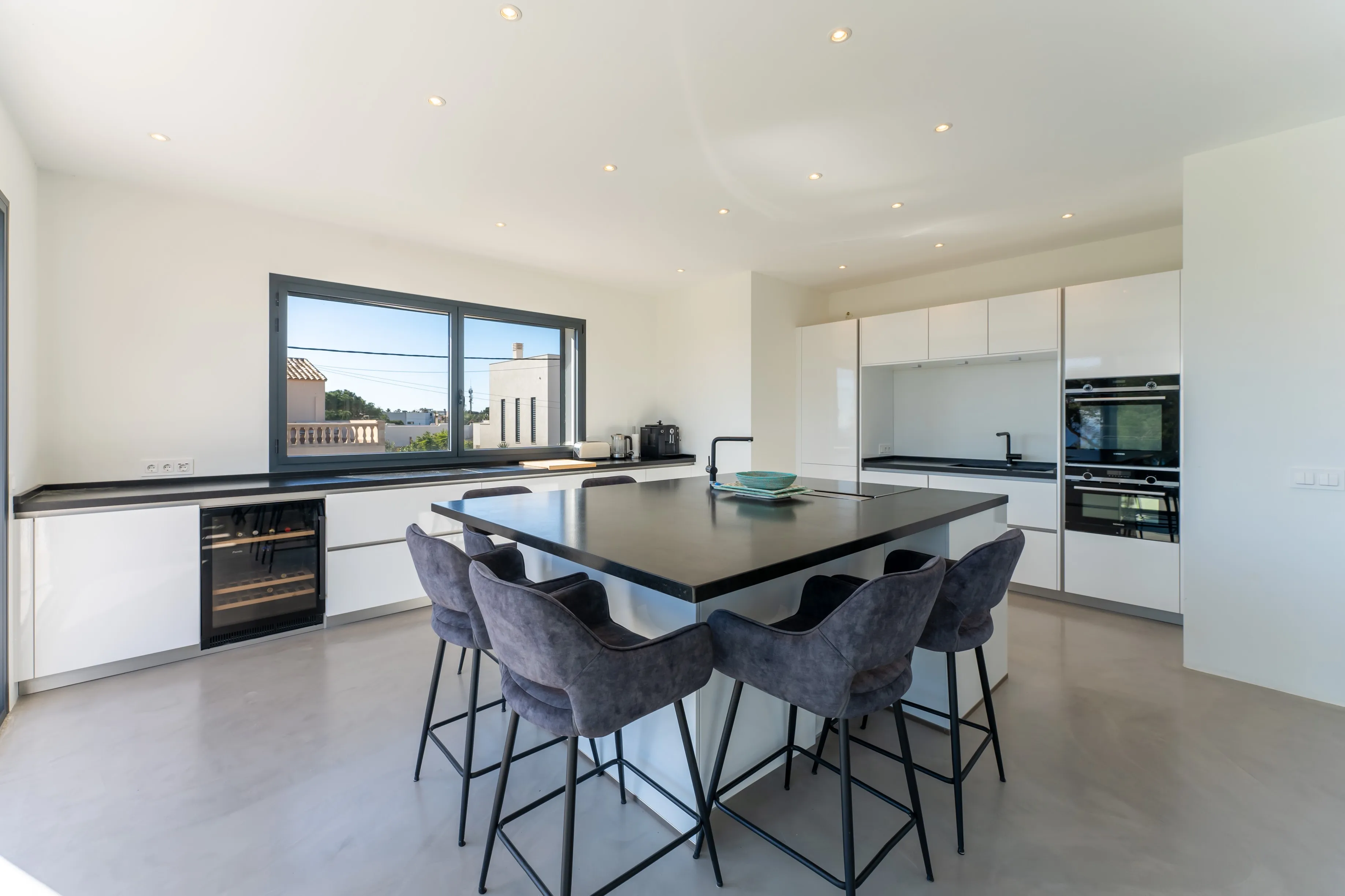 Eksklusiv villa med betagende havudsigt i Cala Llombards-13