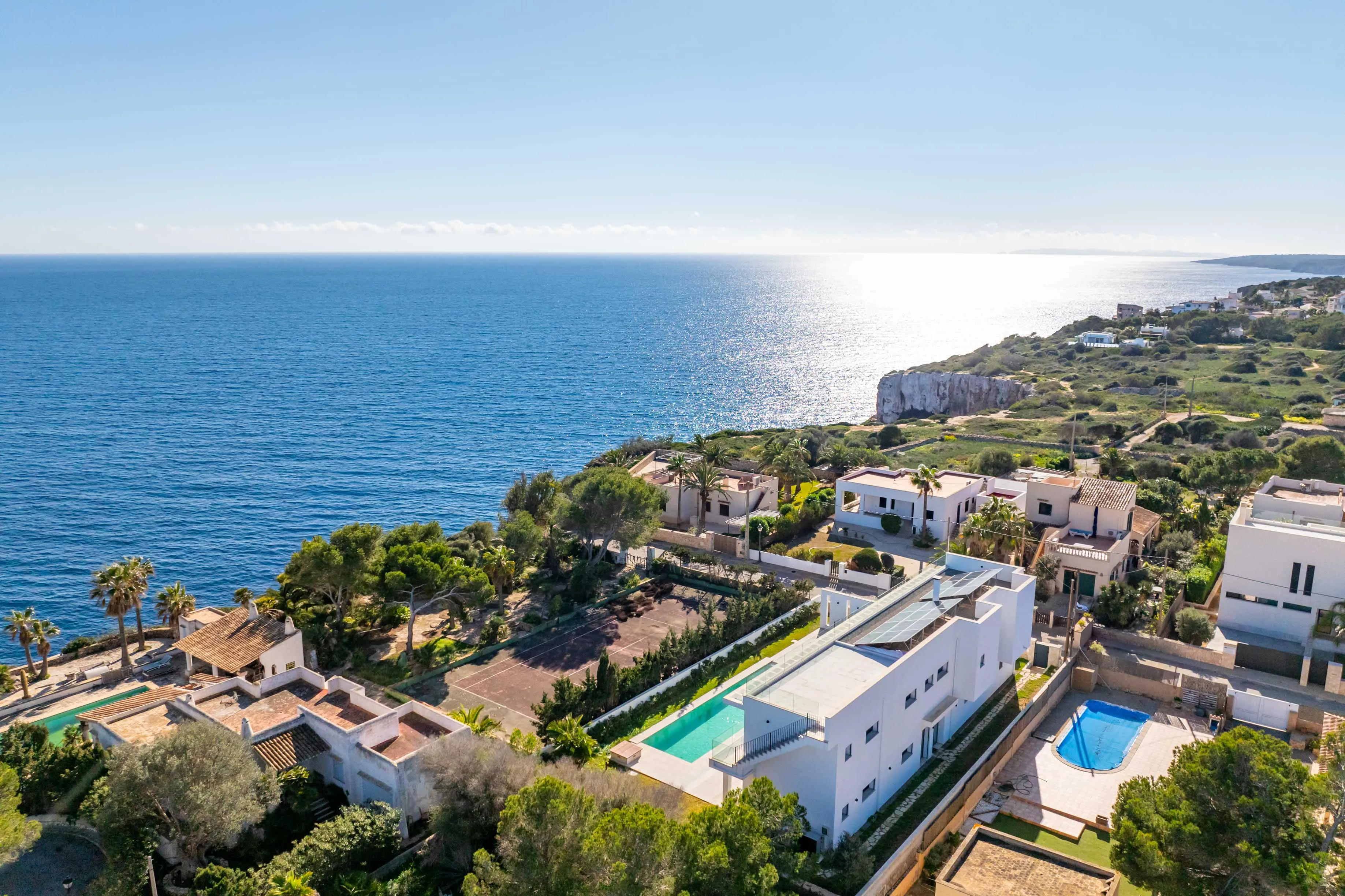 Eksklusiv villa med betagende havudsigt i Cala Llombards-1