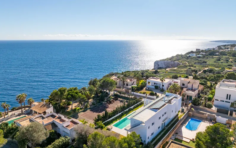 Exclusieve villa met adembenemend uitzicht op zee in Cala Llombards