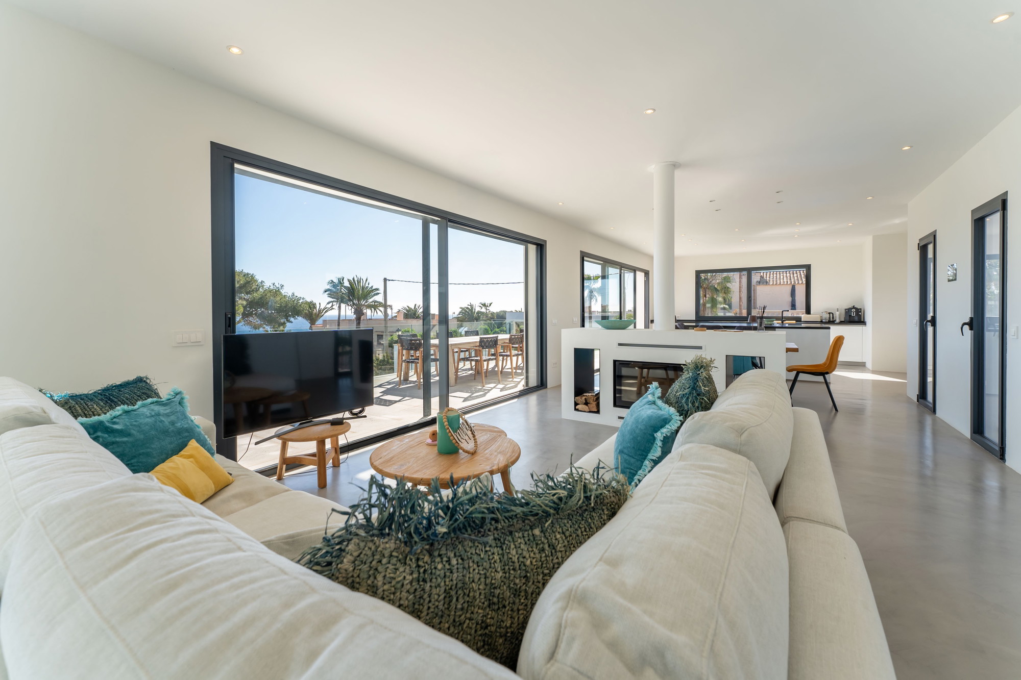 Exclusieve villa met adembenemend uitzicht op zee in Cala Llombards-11