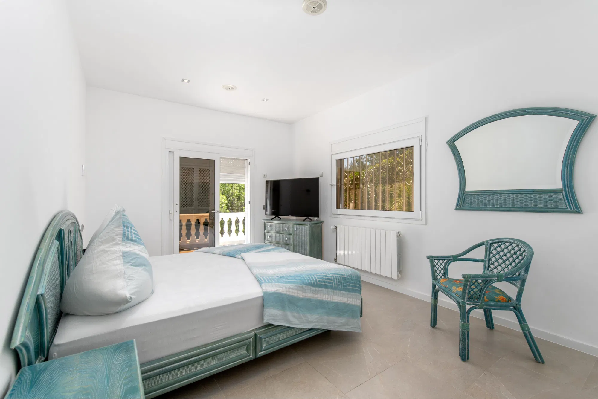 Mediterrane villa met uitzicht op zee-9