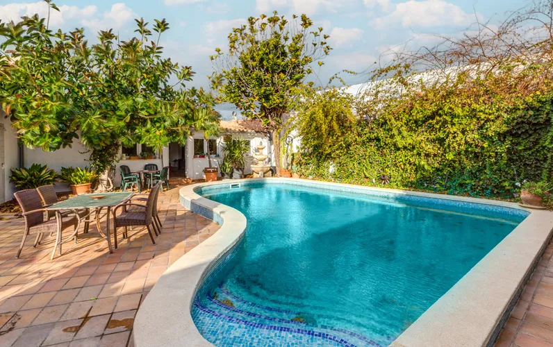 Bevoorrecht perceel met bungalow en zwembad, Portixol - Mallorca
