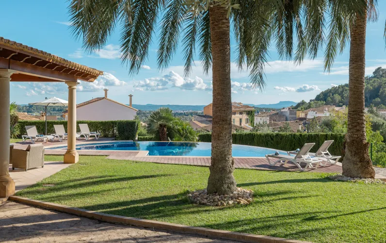 Charmante villa met verreikend uitzicht en vakantieverhuur licentie in Selva