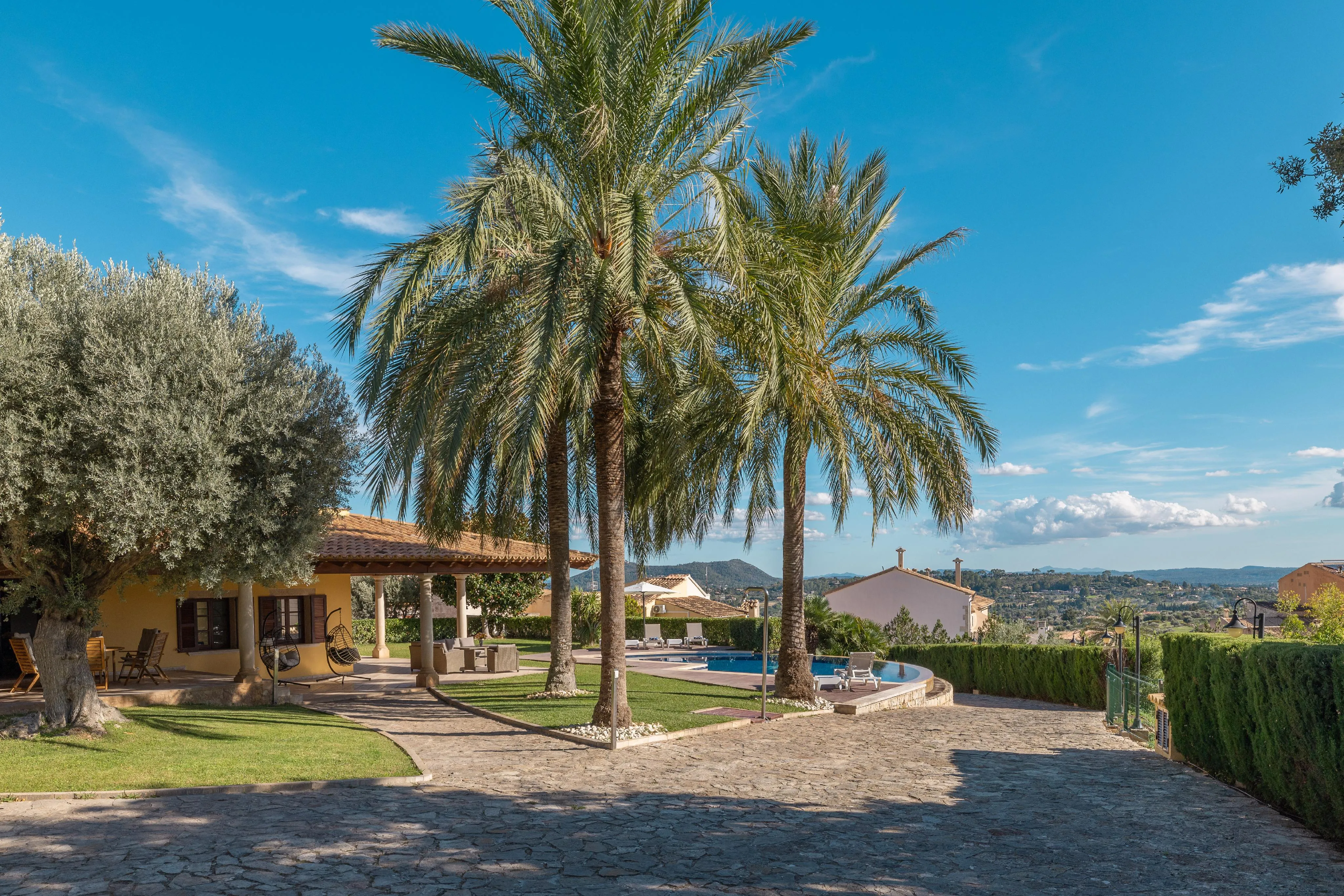 Charmante villa met verreikend uitzicht en vakantieverhuur licentie in Selva-3