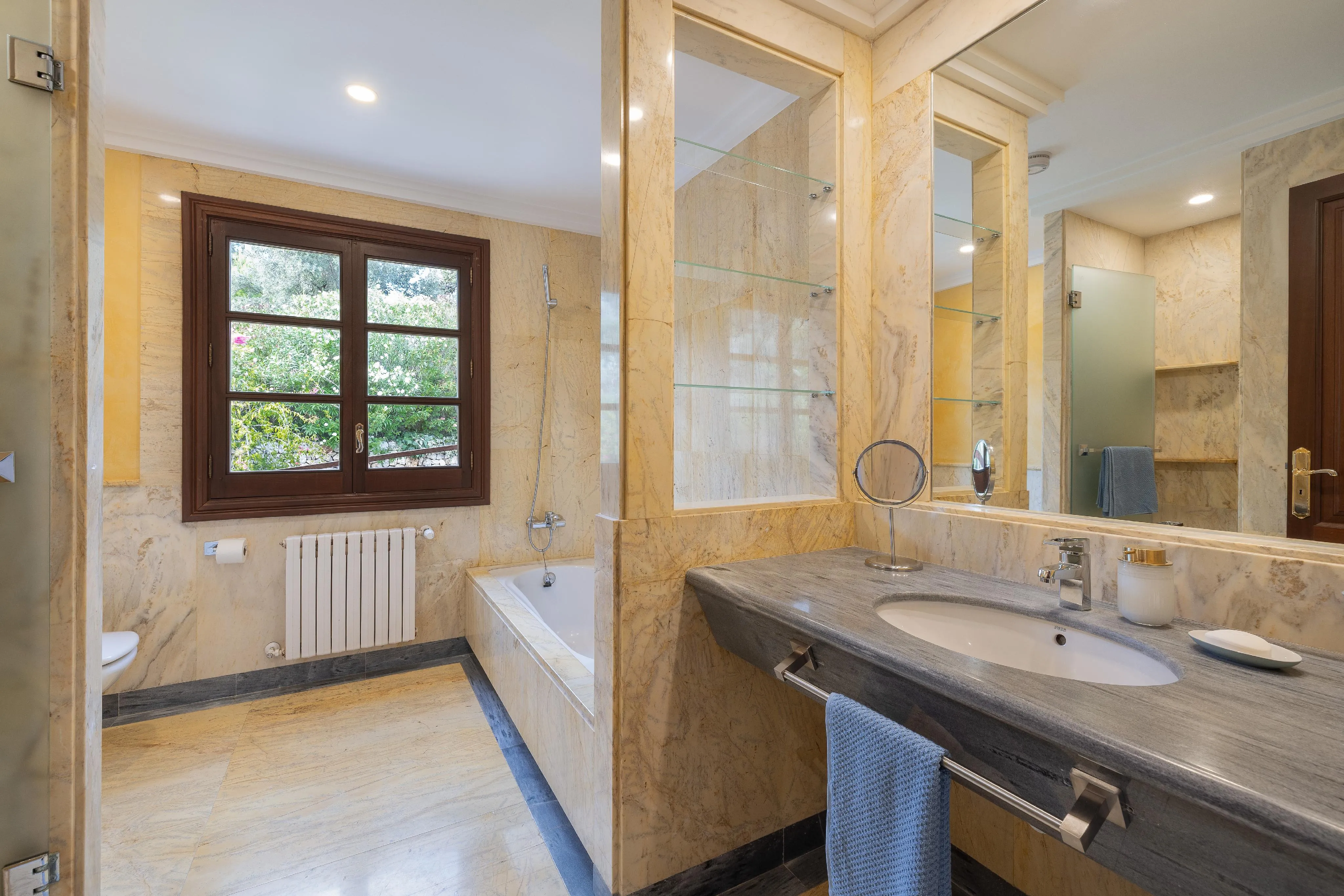 Charmerende villa med vidtrækkende udsigt og licens til ferieudlejning i Selva-17