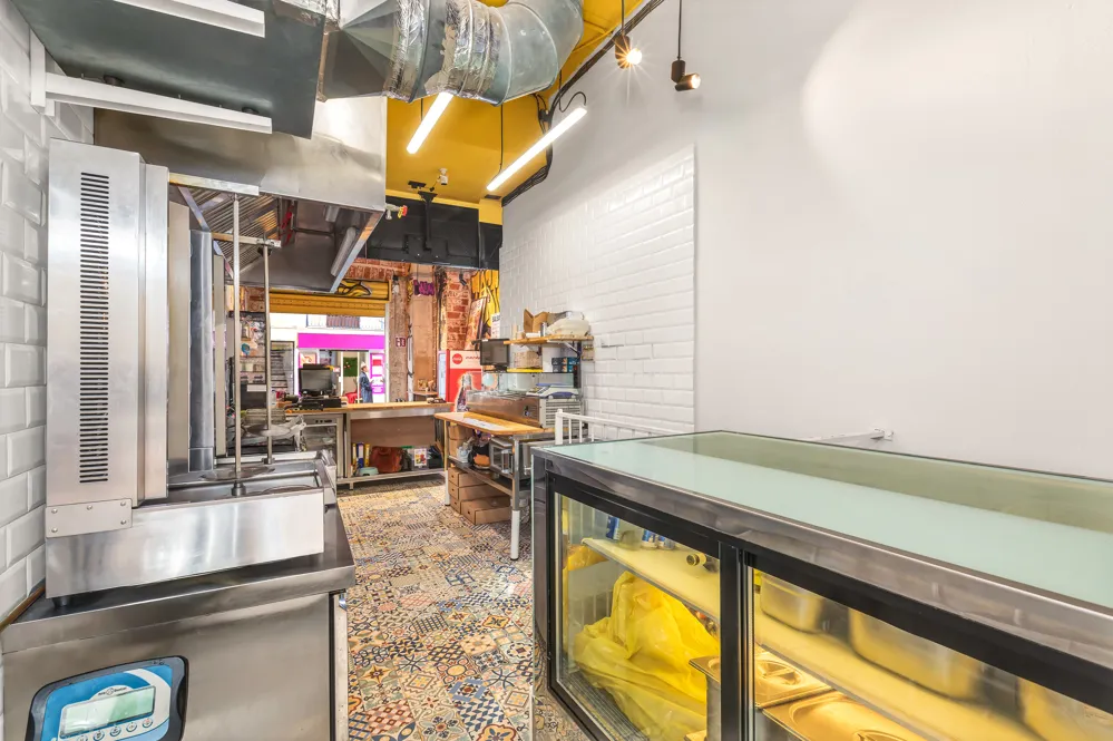 Local Perfecto para Concepto Take Away en Calle Oms-7