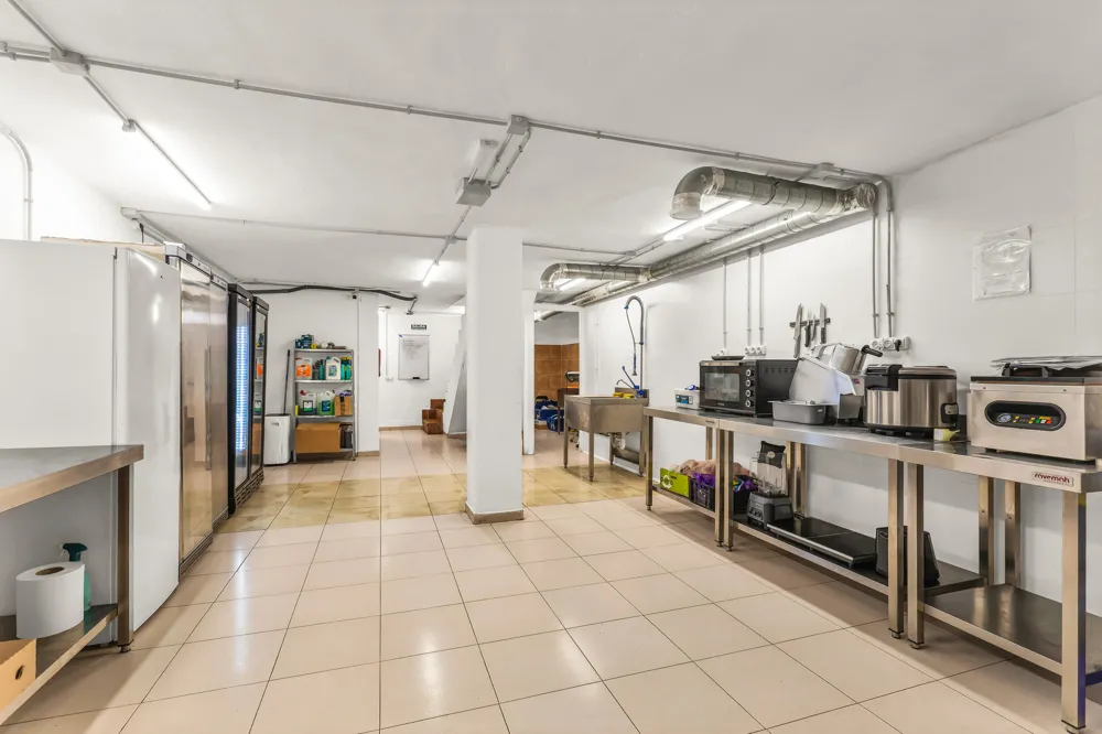 Local Perfecto para Concepto Take Away en Calle Oms-8