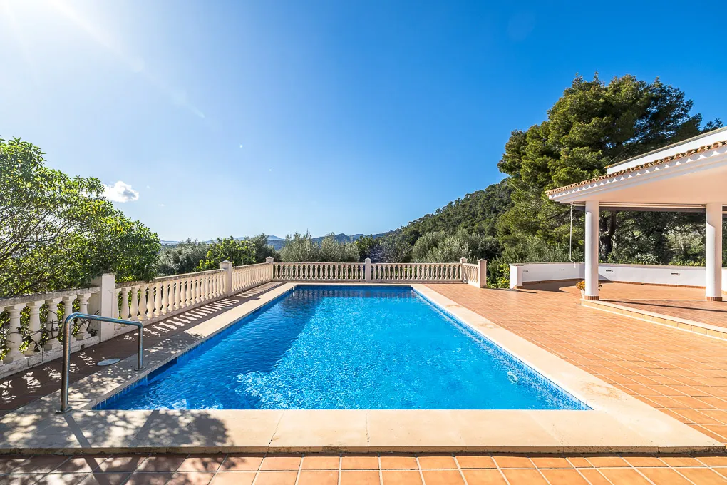 Villa til renovering med drømmebeliggenhed tæt på Bunyola-2