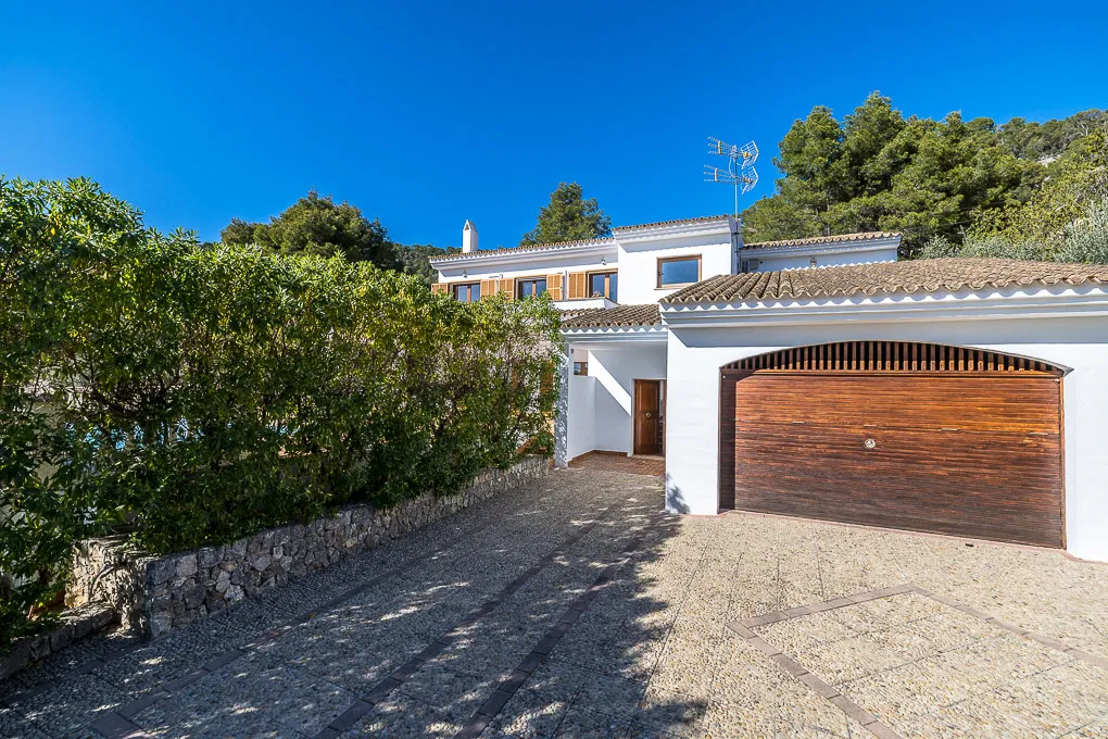 Villa to renovate in a dream location close Bunyola-17