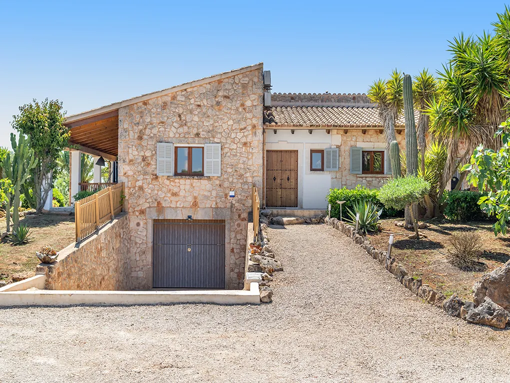 Charmerende finca i natursten med udlejningslicens-17